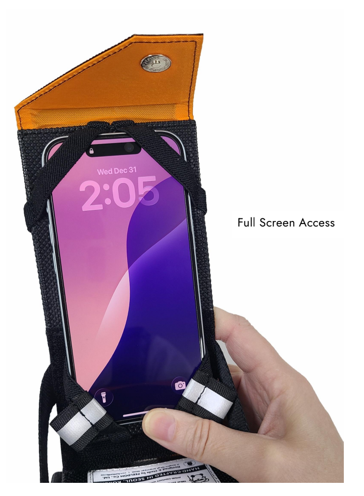 Image of the open bag. The front part swings forward. Your phone is attached to this front part by 4 elastic straps, one in each corner, for full screen access. The two bottom straps are equipped with pull tabs to make it easier to fit your phone.